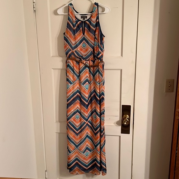 Multi color/pattern dress with slip and belt - Picture 1 of 7